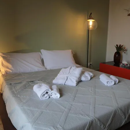 Courthouse Apartment *